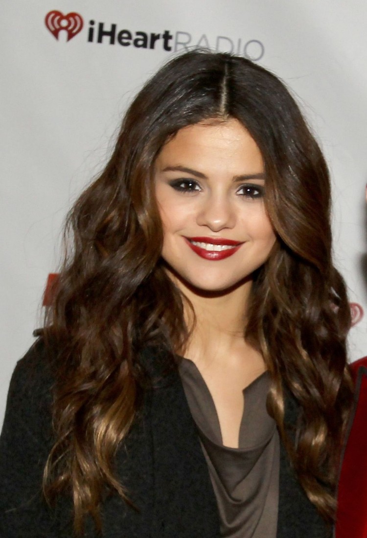 Selena-Gomez-Performs-at-106.1-Kiss-Fm-Jingle-Ball-in-Seattle-Image-Pictures-6
