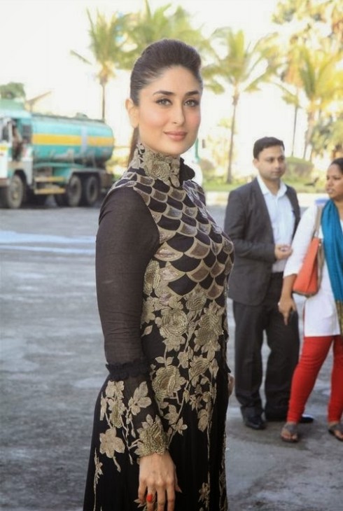 Kareena-Kapoor-Wear-Beautiful-Black-Gold-Churidar-Anarkali-Frock-Dress-by-Designer-Anamika-Khanna-6