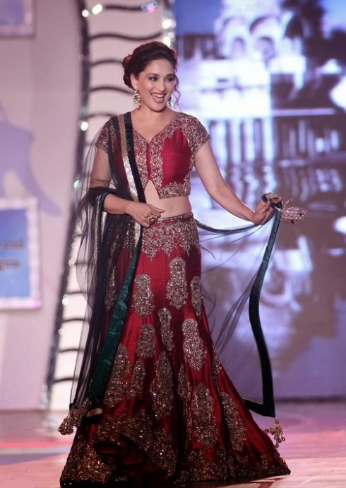 Indian-Bollywood-Celebs-at-Manish-Malohtras-Girls-Child-Outfits-Suits-Latest-Fashion-Show-1