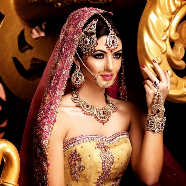 Indian-Bridal-Wedding-Jewellery-Set-Latest-Best-Stylish-Fashion-Collection-for-Brides-by-Kyles-Jewellery-10