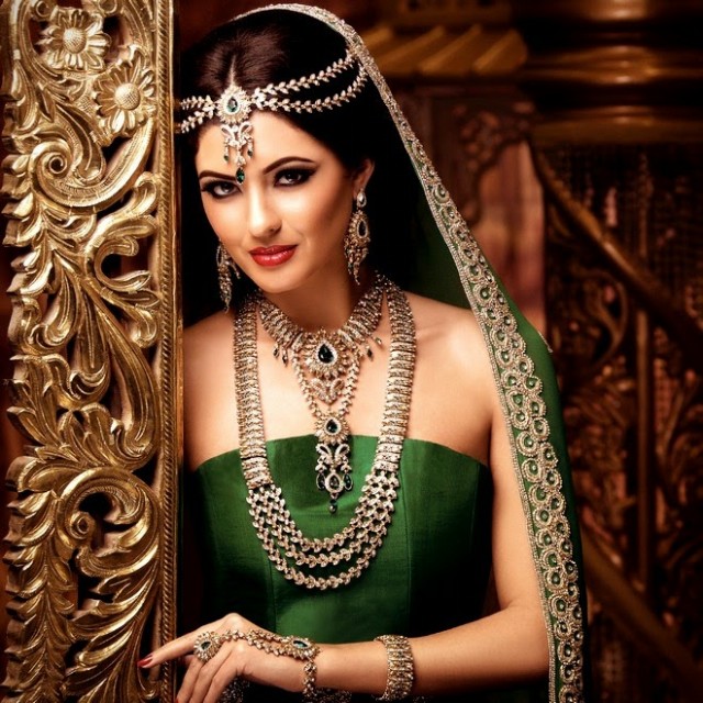 Indian-Bridal-Wedding-Jewellery-Set-Latest-Best-Stylish-Fashion-Collection-for-Brides-by-Kyles-Jewellery-6