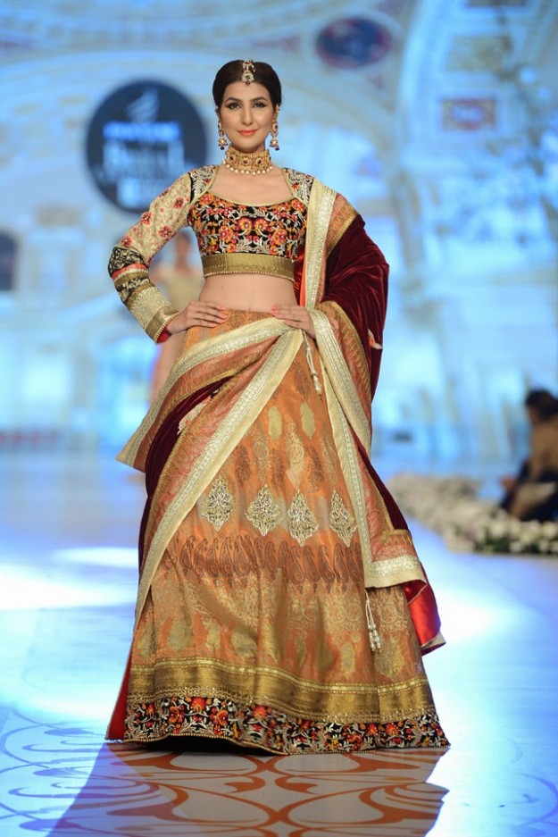 Bridal-Wedding-New-Fashion-Dress-at-PBCW-by-Designer-Deepak-Perwani-3