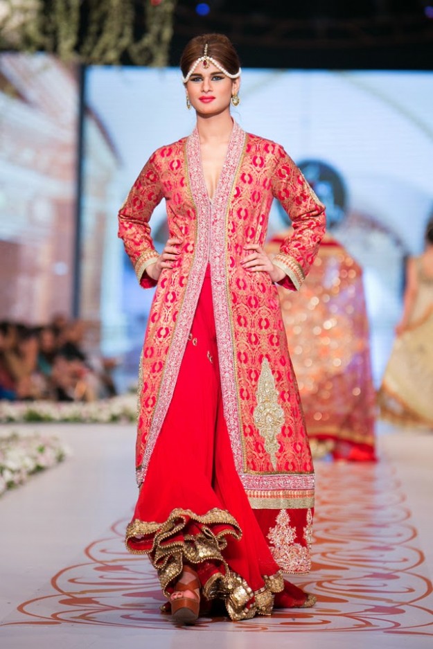 Bridal-Wedding-New-Fashion-Dress-at-PBCW-by-Designer-Deepak-Perwani-6