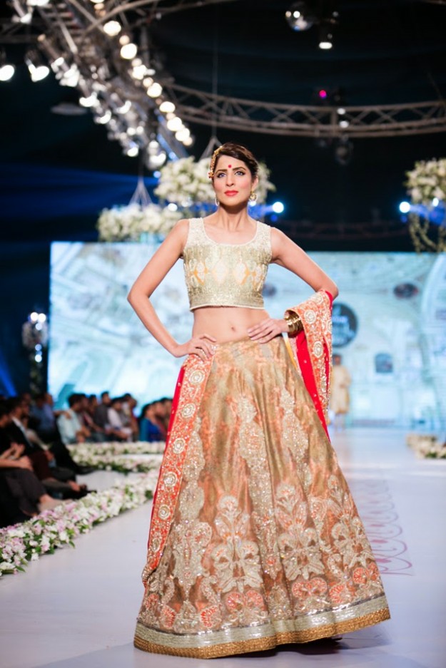 Bridal-Wedding-New-Fashion-Dress-at-PBCW-by-Designer-Deepak-Perwani-7