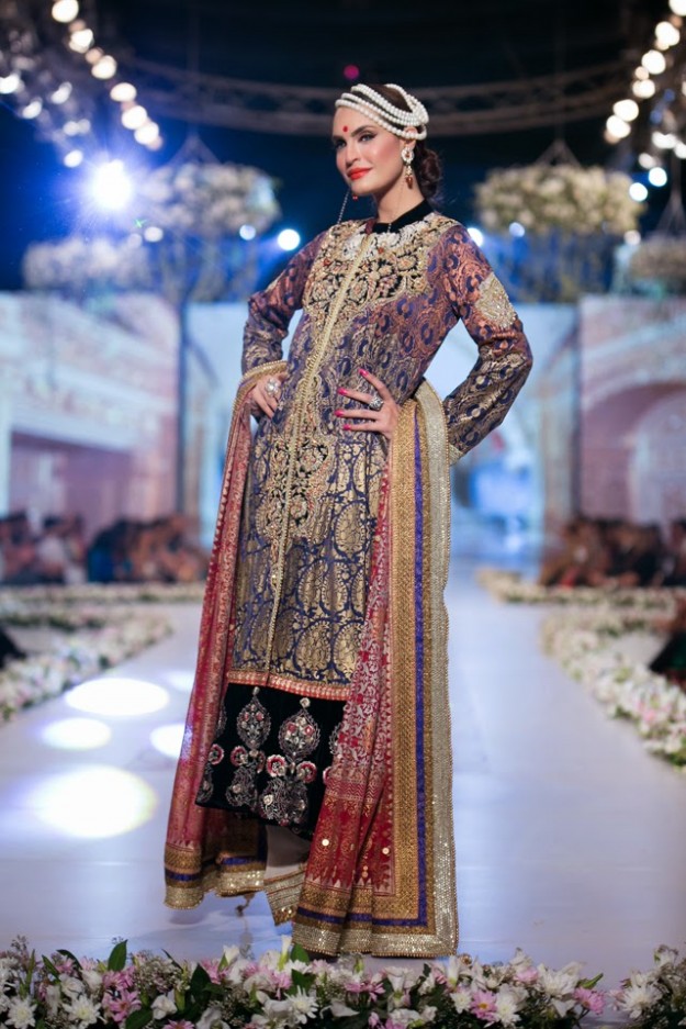 Bridal-Wedding-New-Fashion-Dress-at-PBCW-by-Designer-Deepak-Perwani-8