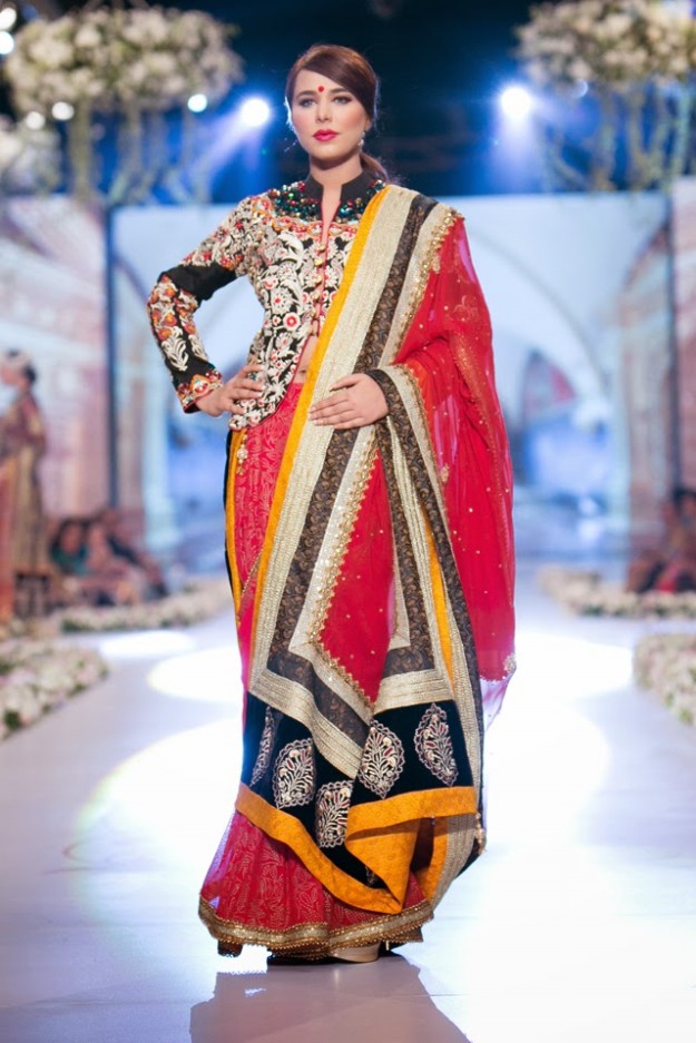Bridal-Wedding-New-Fashion-Dress-at-PBCW-by-Designer-Deepak-Perwani-9