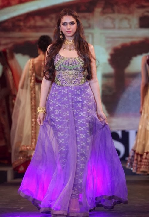 Bridal-Wedding-Dress-Fashion-Show-by-Retail-Jewellers-India-Trendsetters-Launch-1