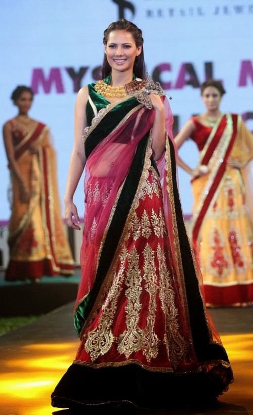 Bridal-Wedding-Dress-Fashion-Show-by-Retail-Jewellers-India-Trendsetters-Launch-2