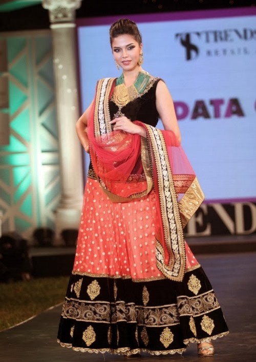 Bridal-Wedding-Dress-Fashion-Show-by-Retail-Jewellers-India-Trendsetters-Launch-3
