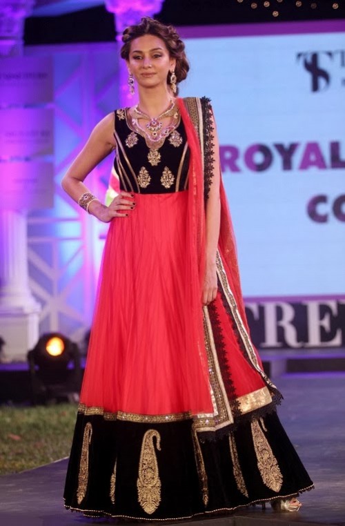 Bridal-Wedding-Dress-Fashion-Show-by-Retail-Jewellers-India-Trendsetters-Launch-4