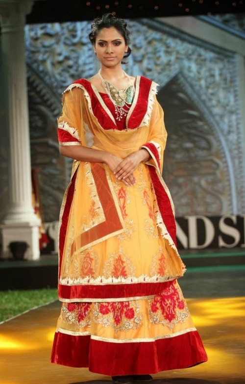 Bridal-Wedding-Dress-Fashion-Show-by-Retail-Jewellers-India-Trendsetters-Launch-9