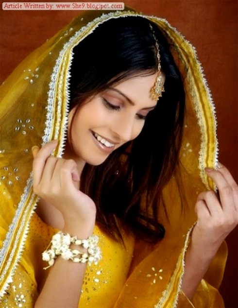 Wedding-Bridal-Hair-Cuts-Style-New-Latest-Fashion-for-Mehndi-Party-Function-2