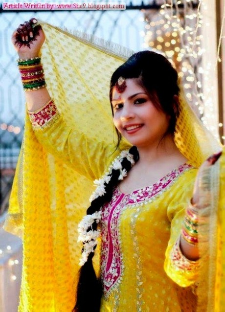 Wedding-Bridal-Hair-Cuts-Style-New-Latest-Fashion-for-Mehndi-Party-Function-7
