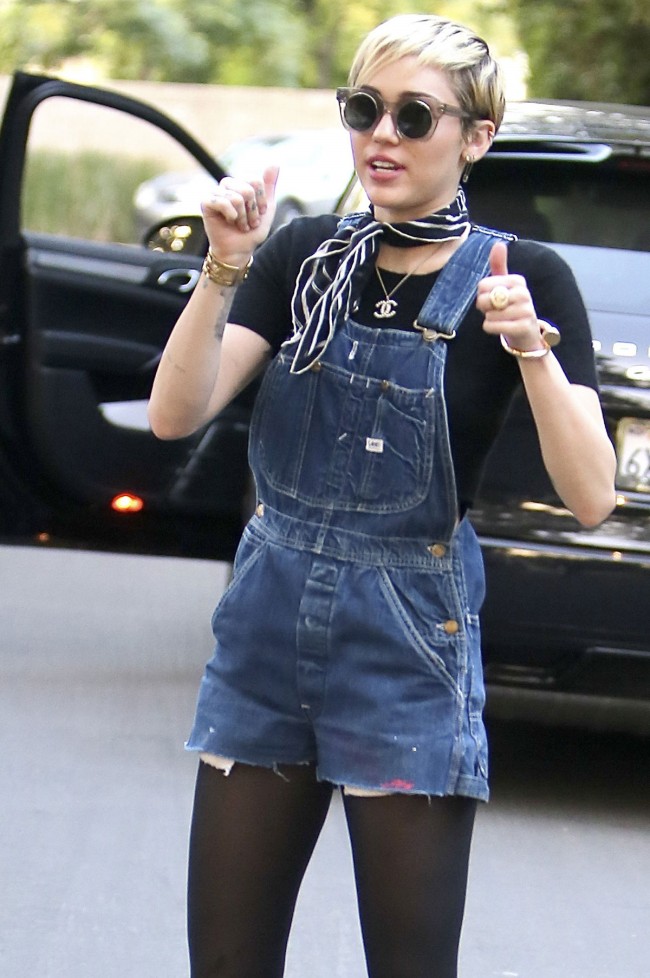 Miley-Cyrus-Out-and-About-in-Studio-Los-Angeles-City-Pictures-Image-4