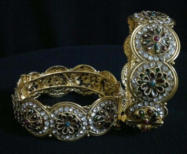 Indian Bridal-Wedding Wear Gold Bracelet Bangles Chura For Brides New Dulhan Fashion-4