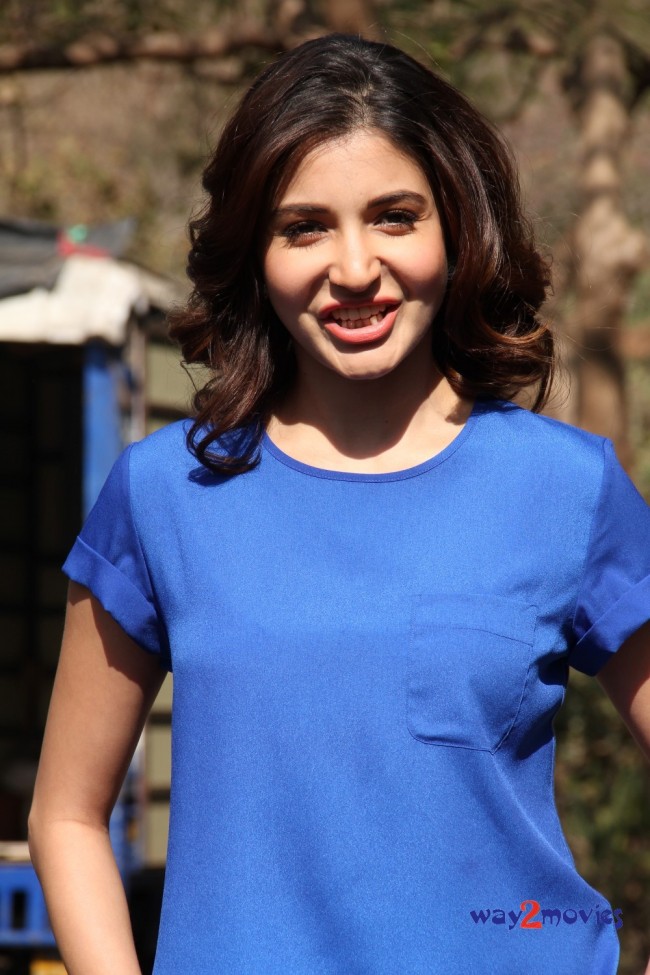 Anushka Sharma Bollywood-Indian Celebrity on the Sets of Savdhaan India Photos-Pictures-1