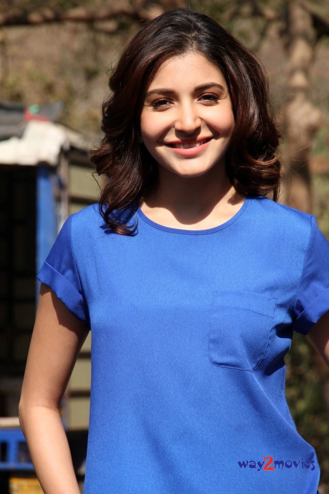 Anushka Sharma Bollywood-Indian Celebrity on the Sets of Savdhaan India Photos-Pictures-2