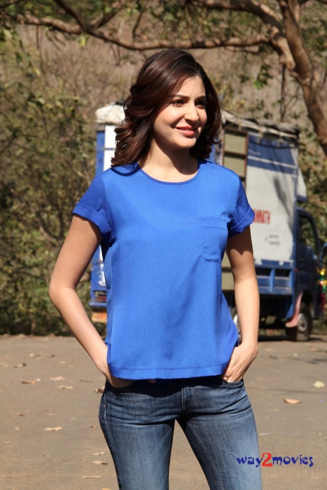 Anushka Sharma Bollywood-Indian Celebrity on the Sets of Savdhaan India Photos-Pictures-3