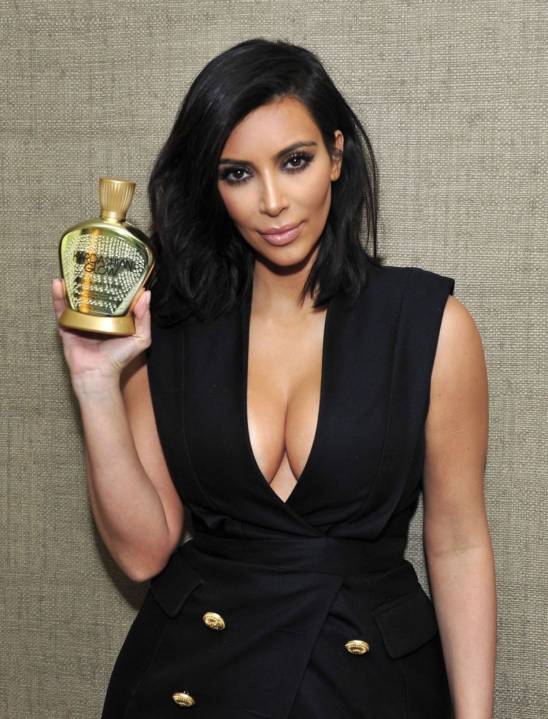 Kim Kardashian at Exclusive Meet and Greet for Kardashian Glow in Los Angeles HD Wallpapers-1