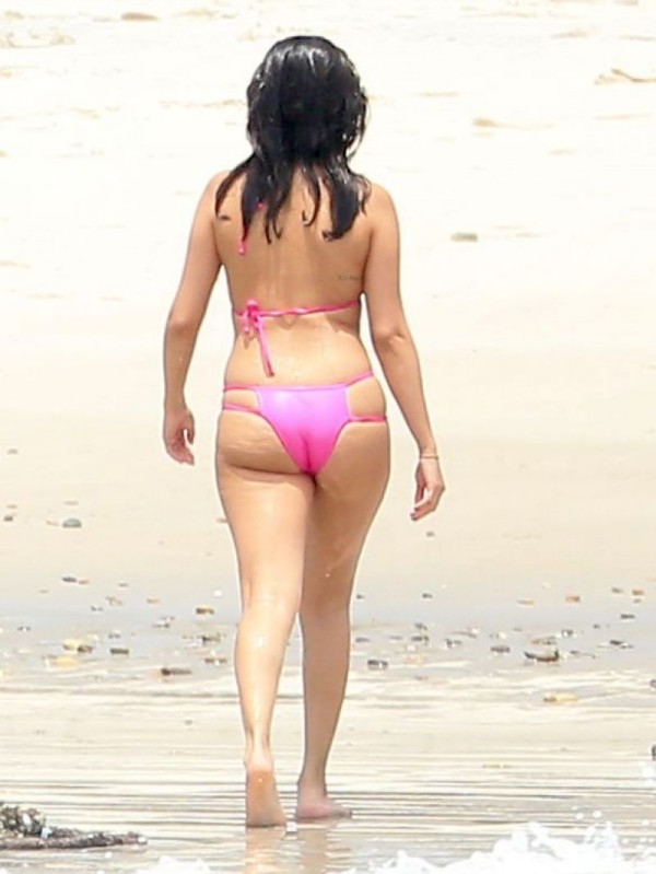 Selena Gomez in Bikini at a Beach in Mexico City Photos-Pictures-9