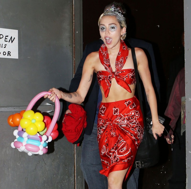 Miley Cyrus Arrives at 1 Oak Night Club in New York HD Wallpapers-