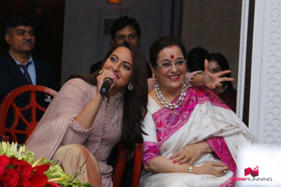 Sonakshi Sinha Bollywood-Indian Actress-Model at Shatrughan Sinha's Book Launch Image-Pictures-4