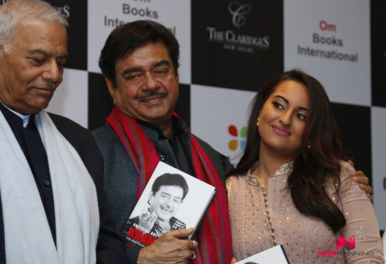 Sonakshi Sinha Bollywood-Indian Actress-Model at Shatrughan Sinha's Book Launch Image-Pictures-7